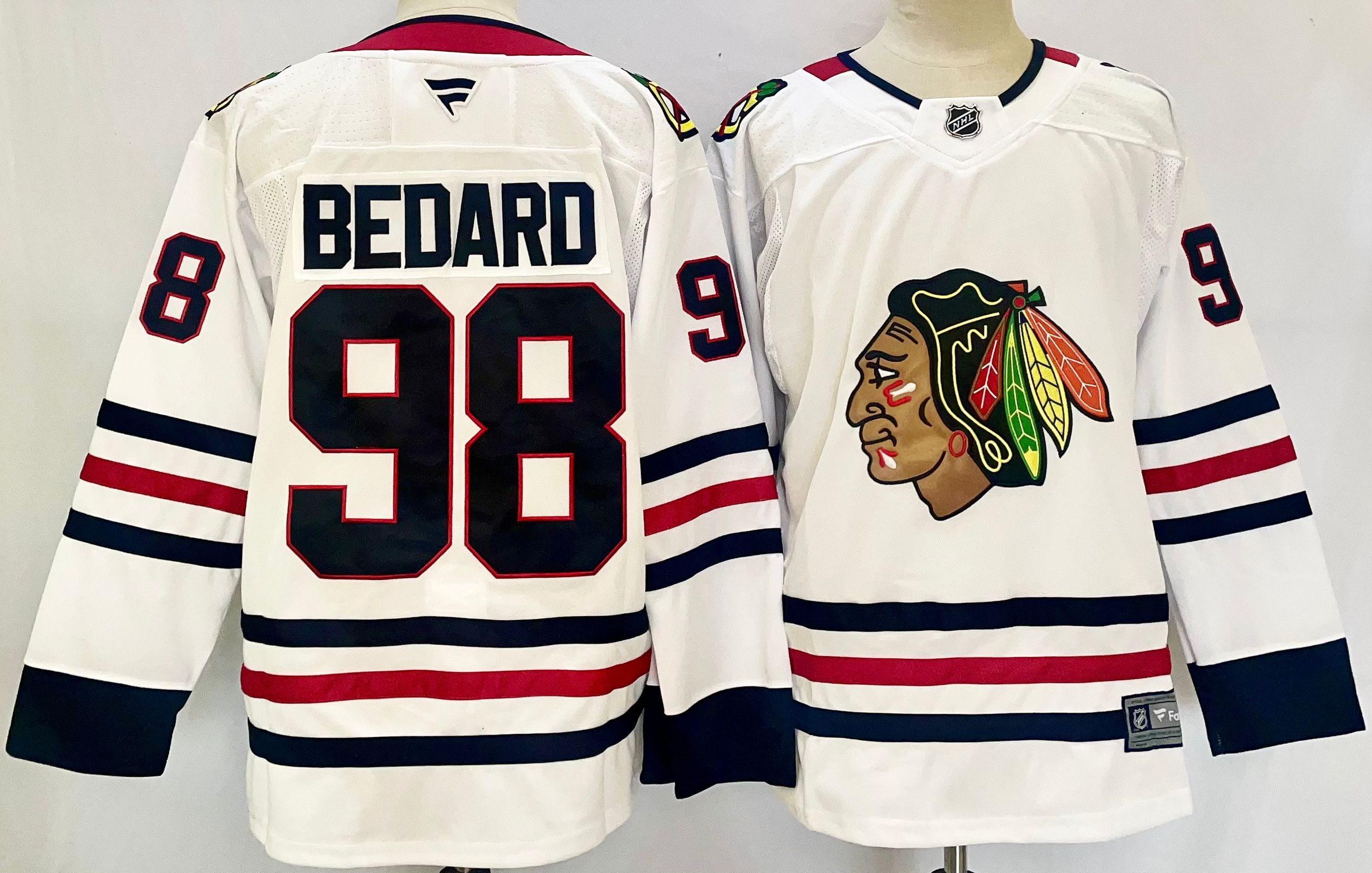 Men Chicago Blackhawks #98 Connor Bedard White 2025 Home Premier Player NHL Jersey->chicago blackhawks->NHL Jersey